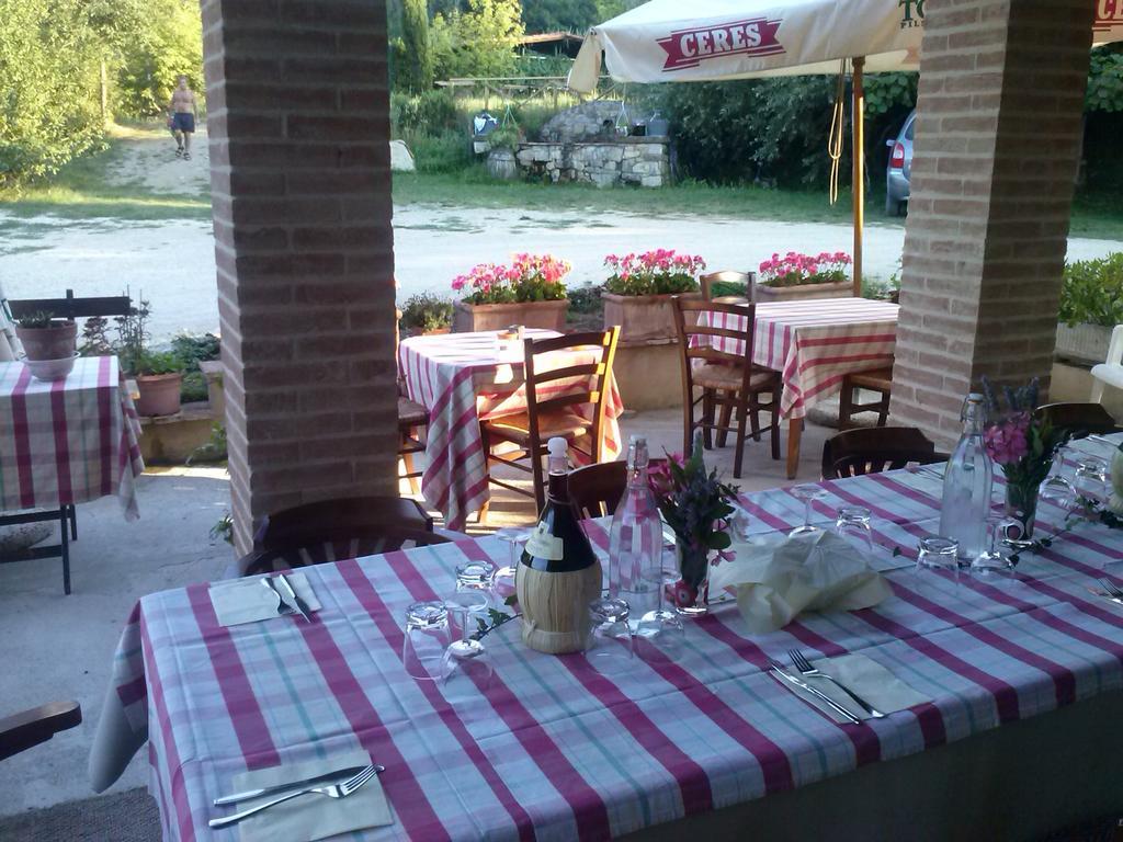 קסטלנובו די ואל די צ'צ'ינה Agriturismo Santa Caterina מראה חיצוני תמונה