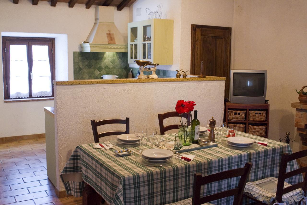קסטלנובו די ואל די צ'צ'ינה Agriturismo Santa Caterina חדר תמונה