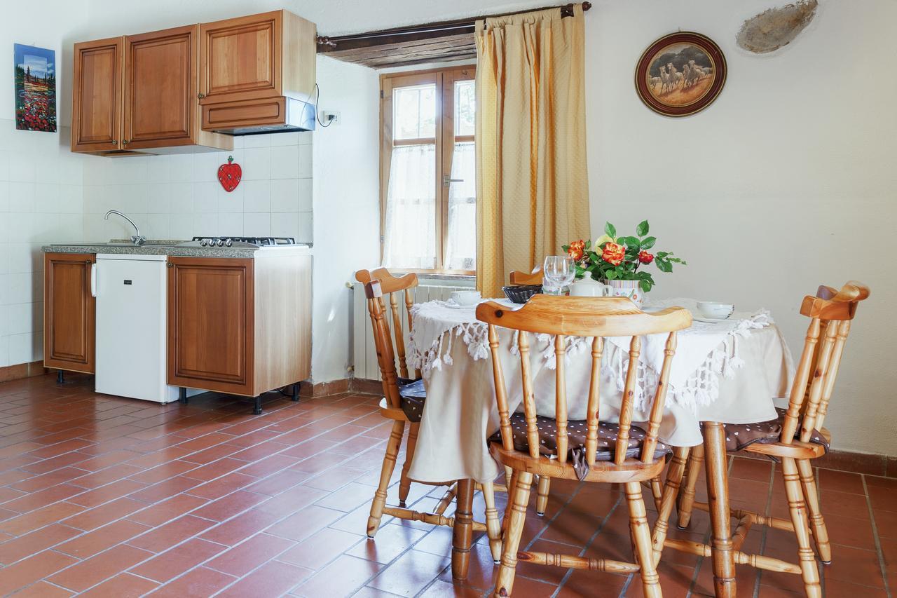 קסטלנובו די ואל די צ'צ'ינה Agriturismo Santa Caterina מראה חיצוני תמונה